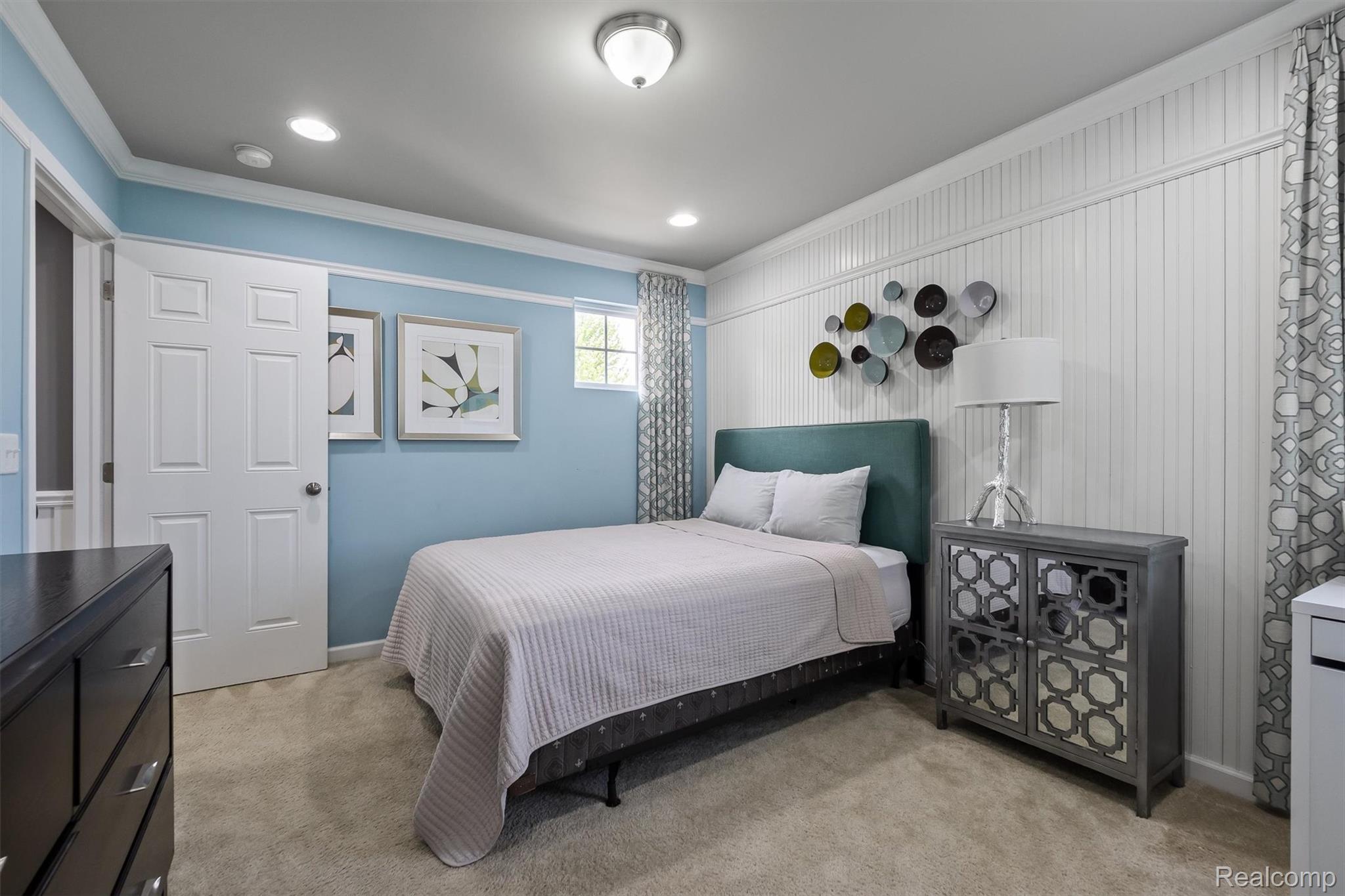 7810 N Central Park