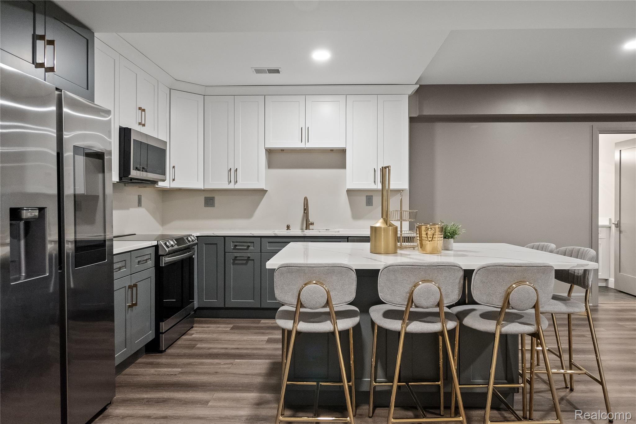 3824 Poppleton Court