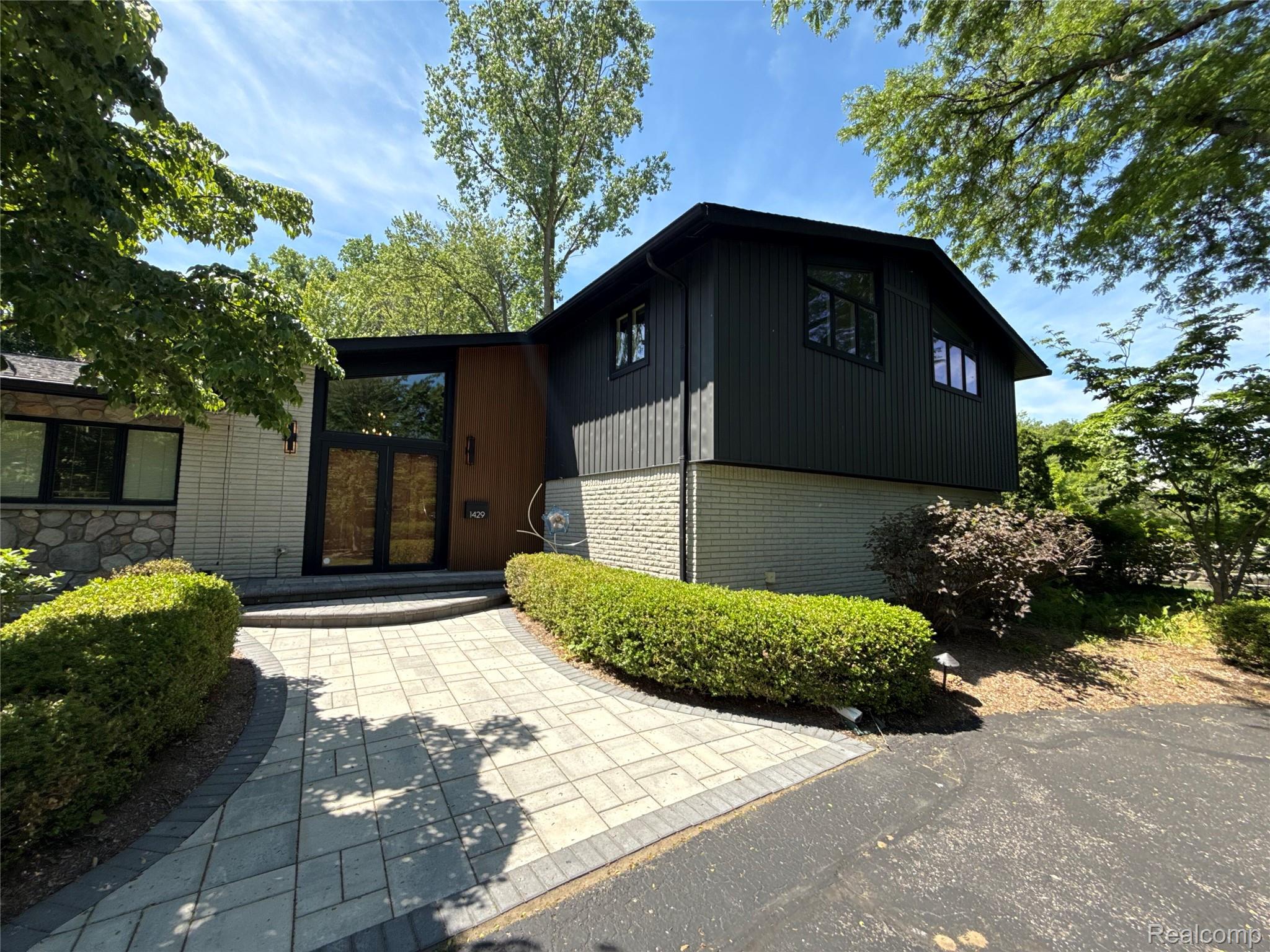 1429 Quarton Road