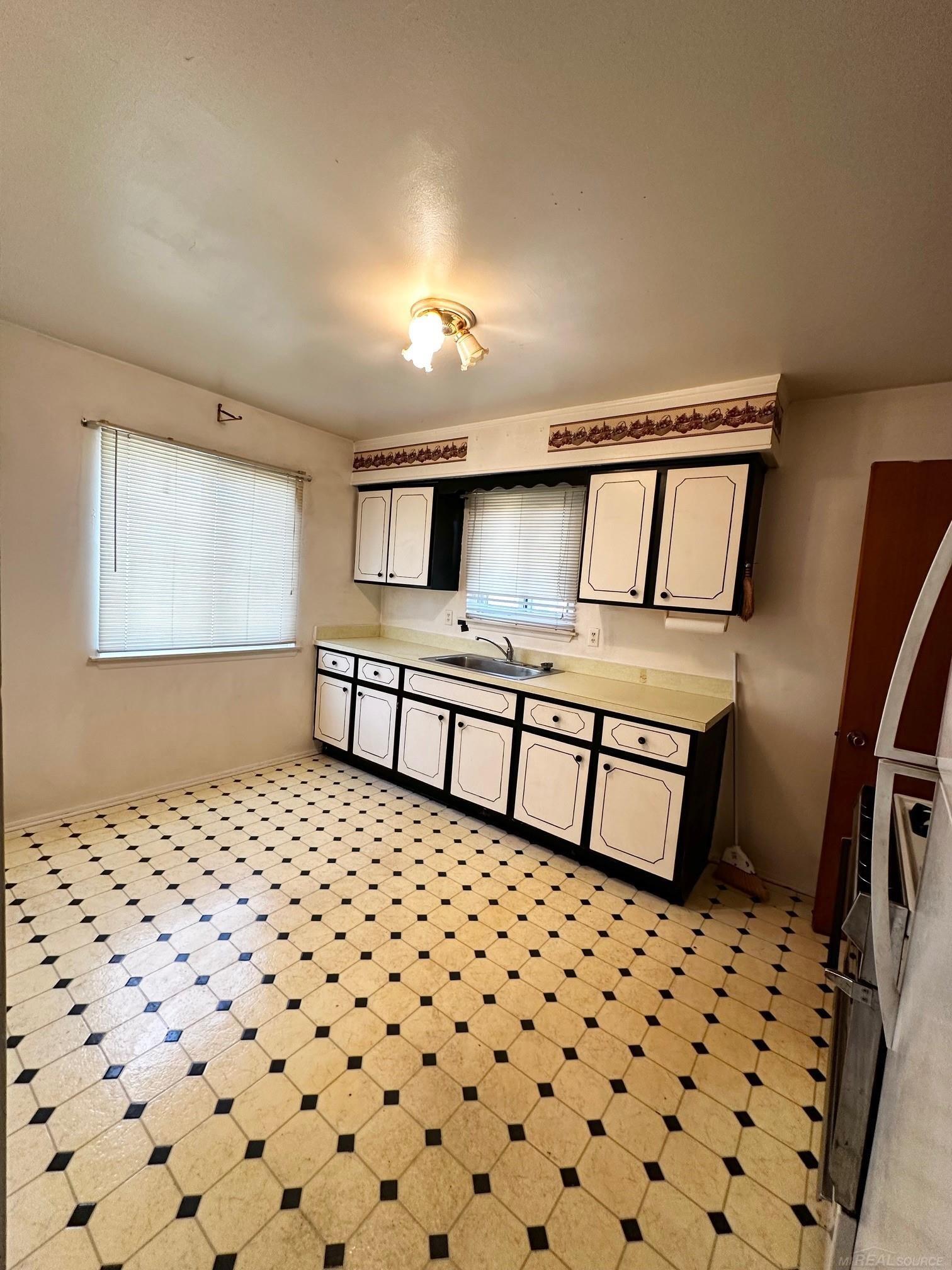 19598 Broadacres Street