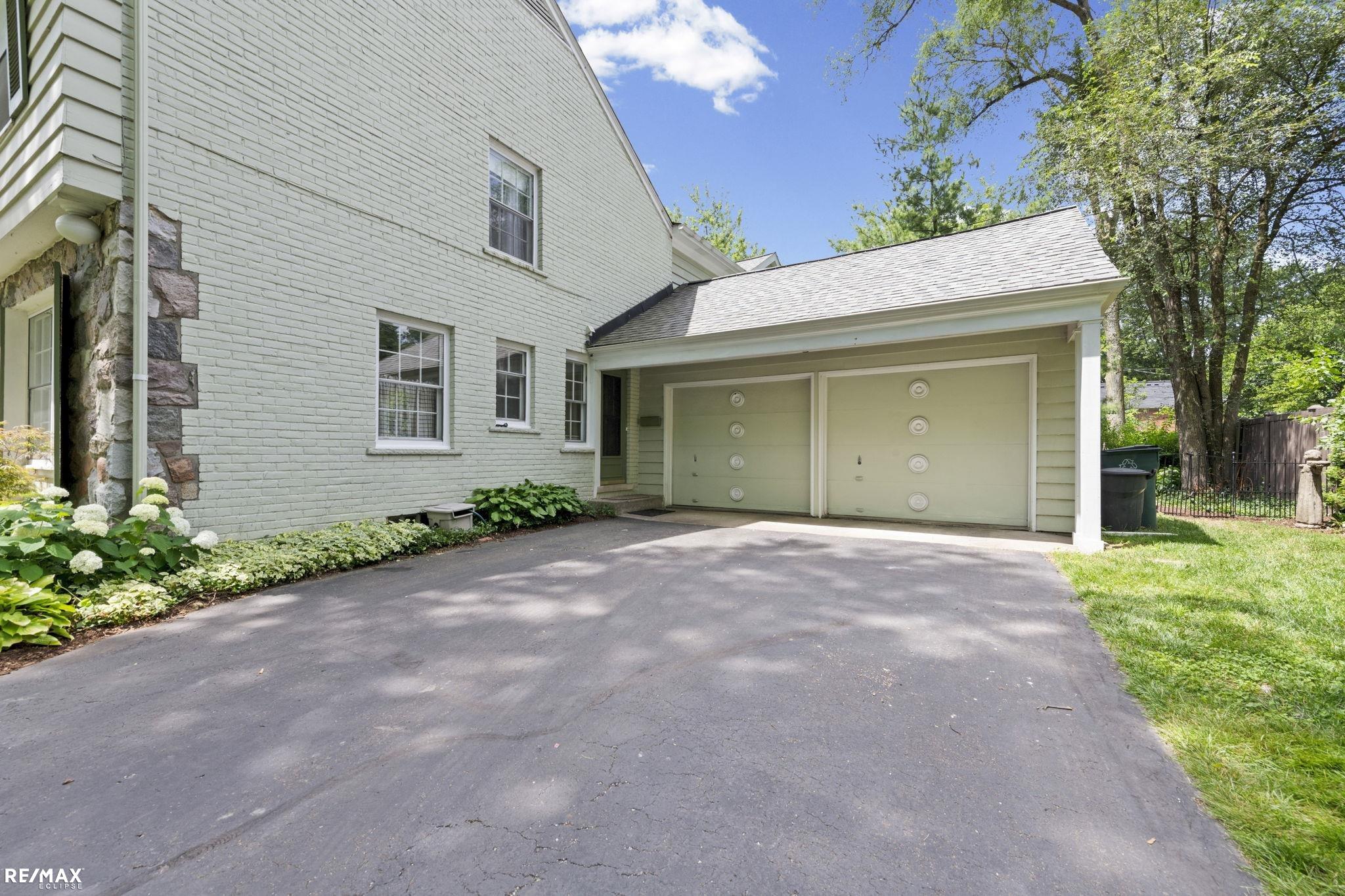 295 Fairfax ST