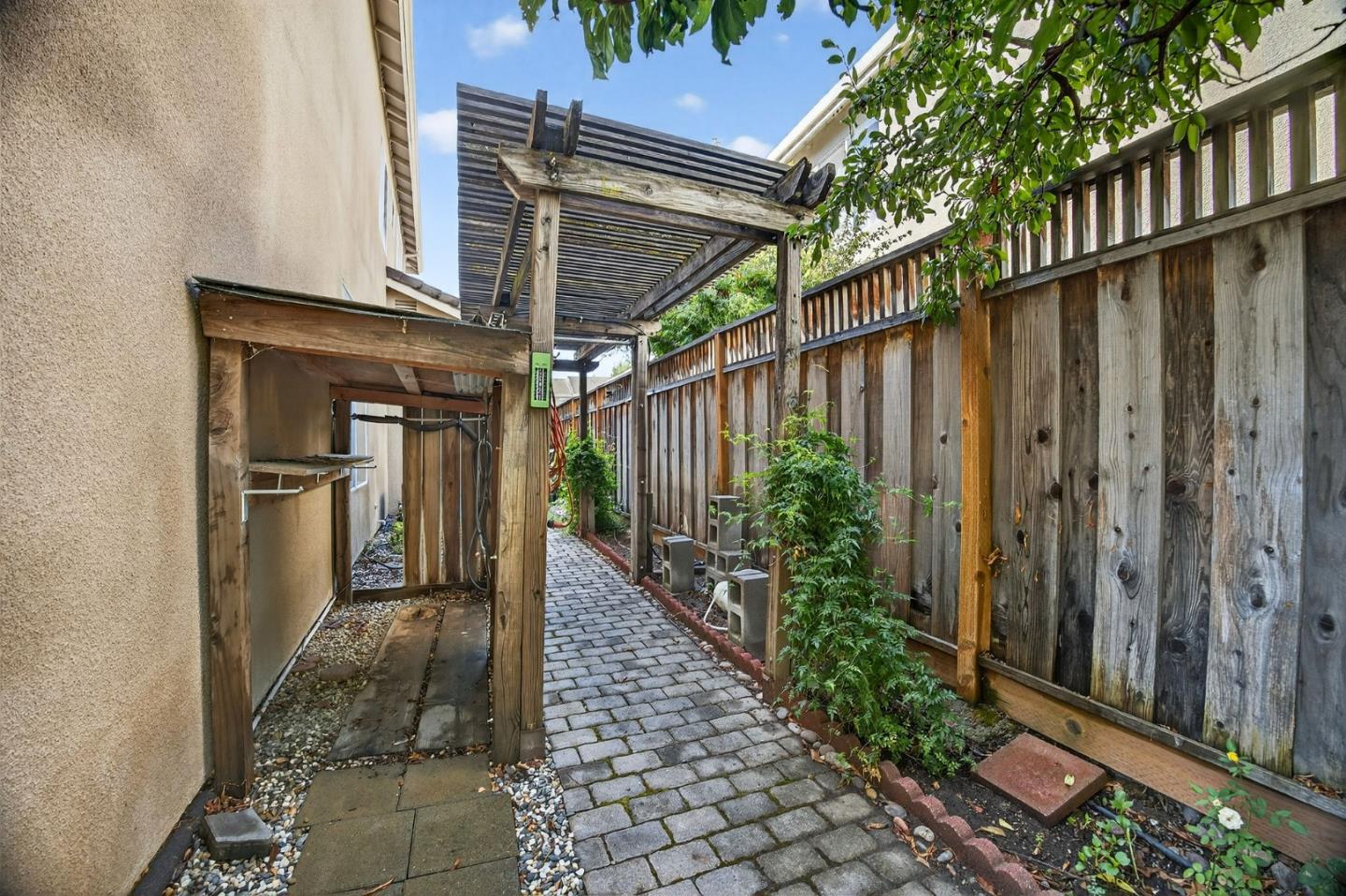 1469 Eagles Nest Lane