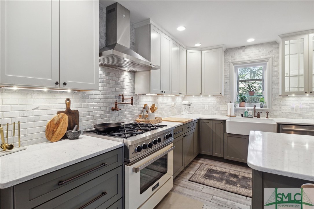 102 E 56th Street