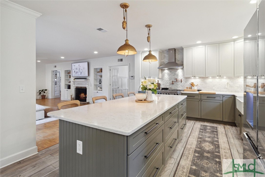 102 E 56th Street