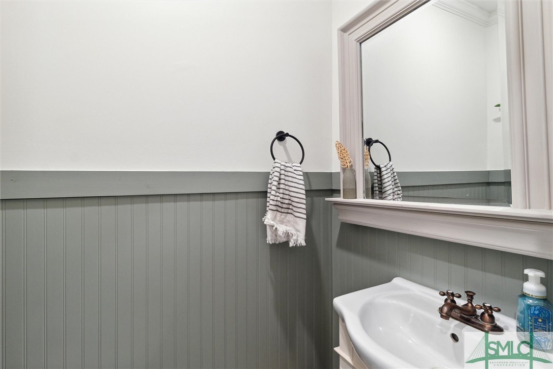 102 E 56th Street
