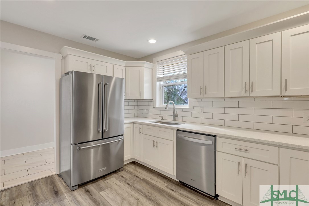 733 W Victory Drive