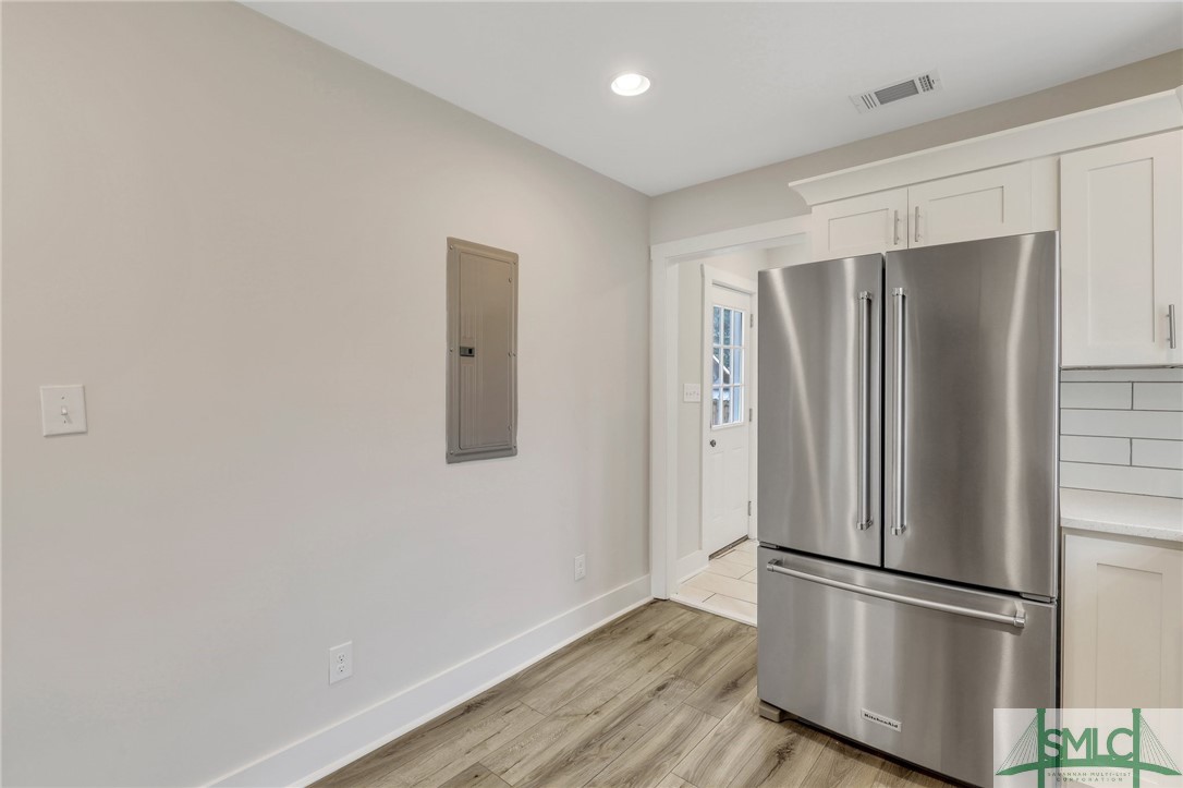 733 W Victory Drive