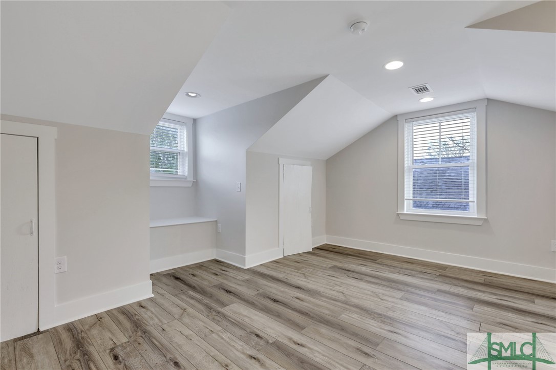 733 W Victory Drive