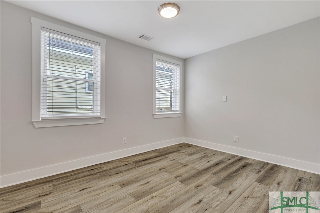 733 W Victory Drive