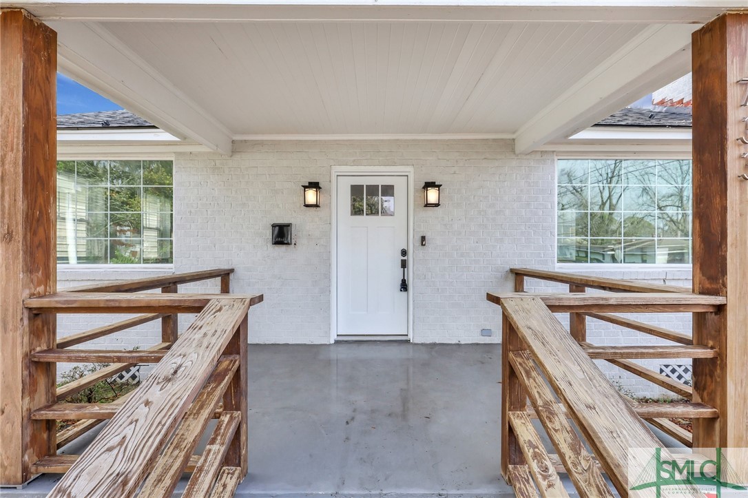 733 W Victory Drive