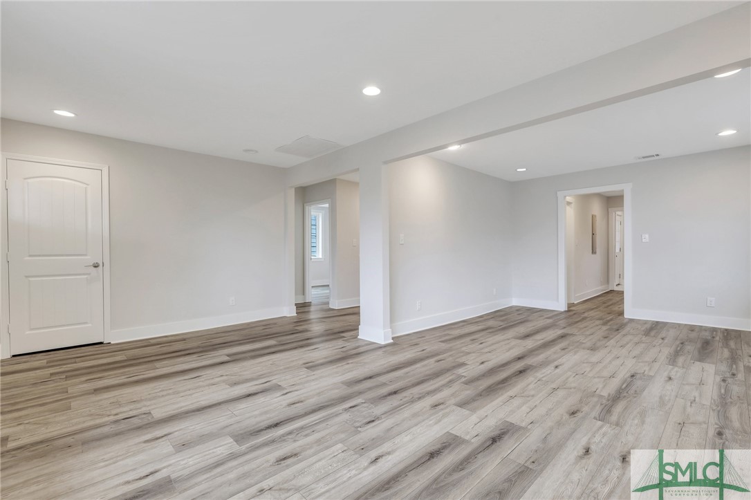 733 W Victory Drive