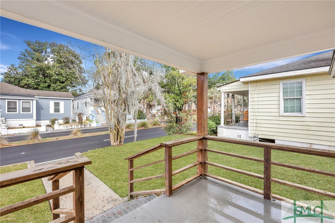 733 W Victory Drive