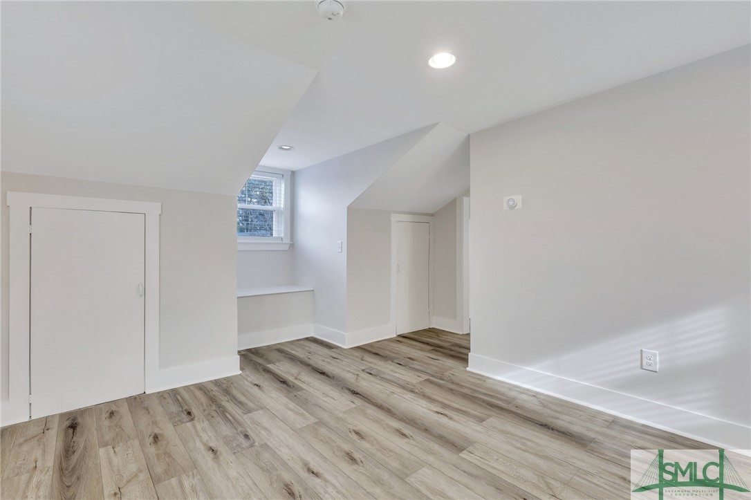 733 W Victory Drive