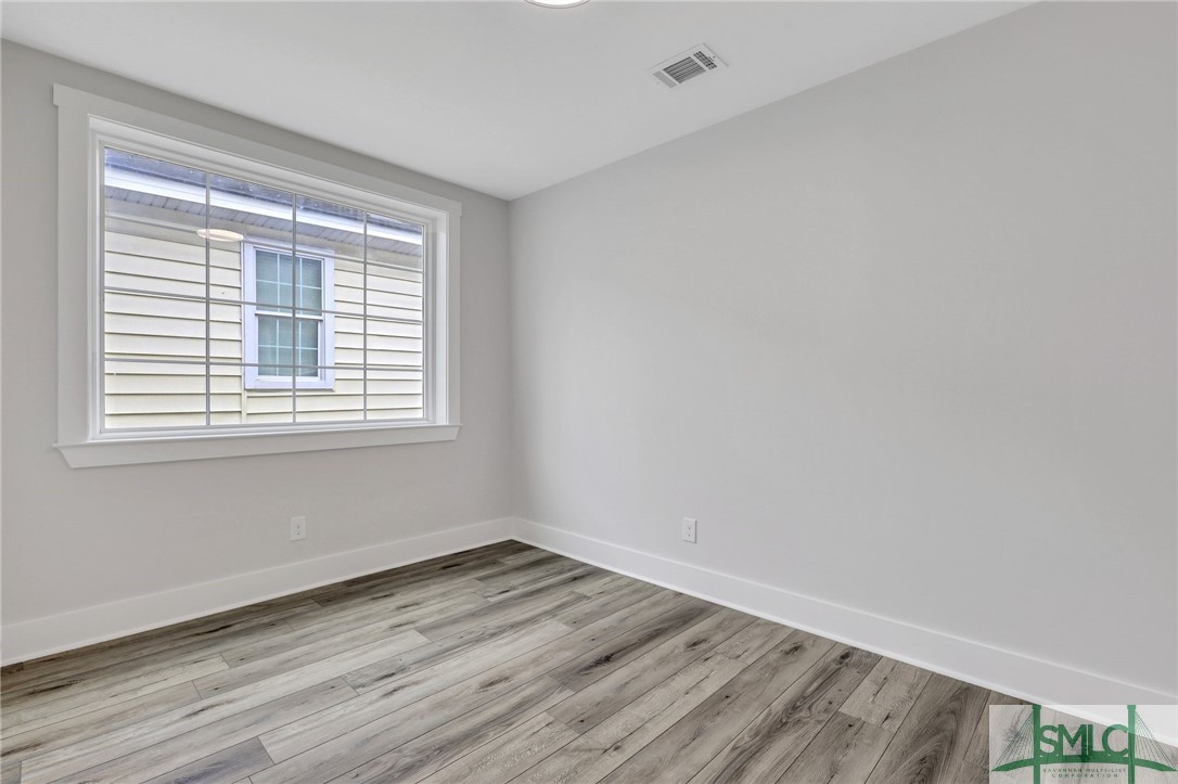 733 W Victory Drive
