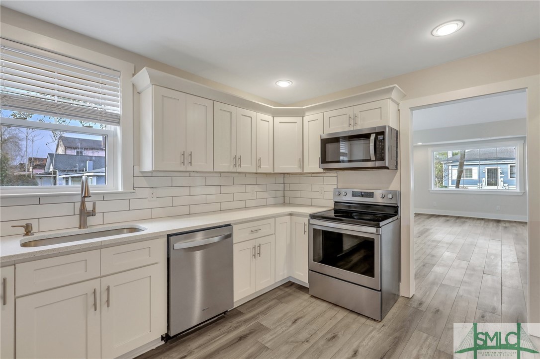 733 W Victory Drive