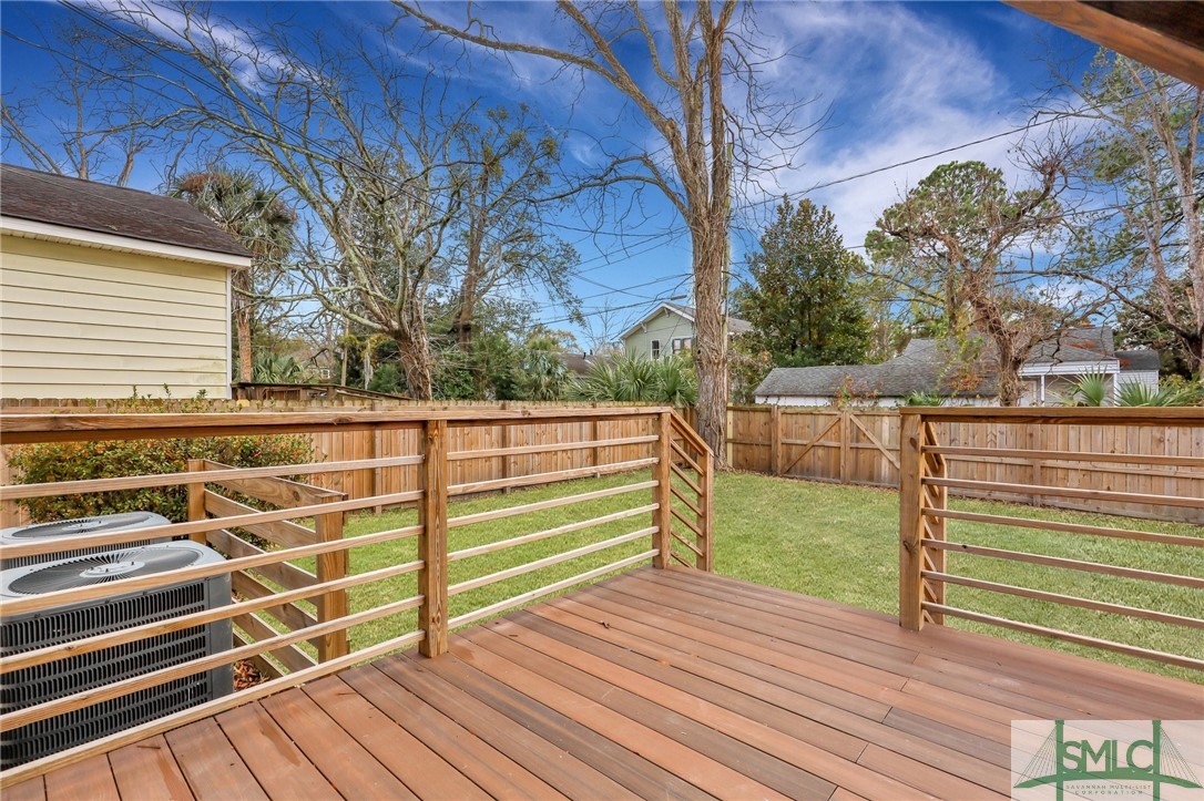 733 W Victory Drive