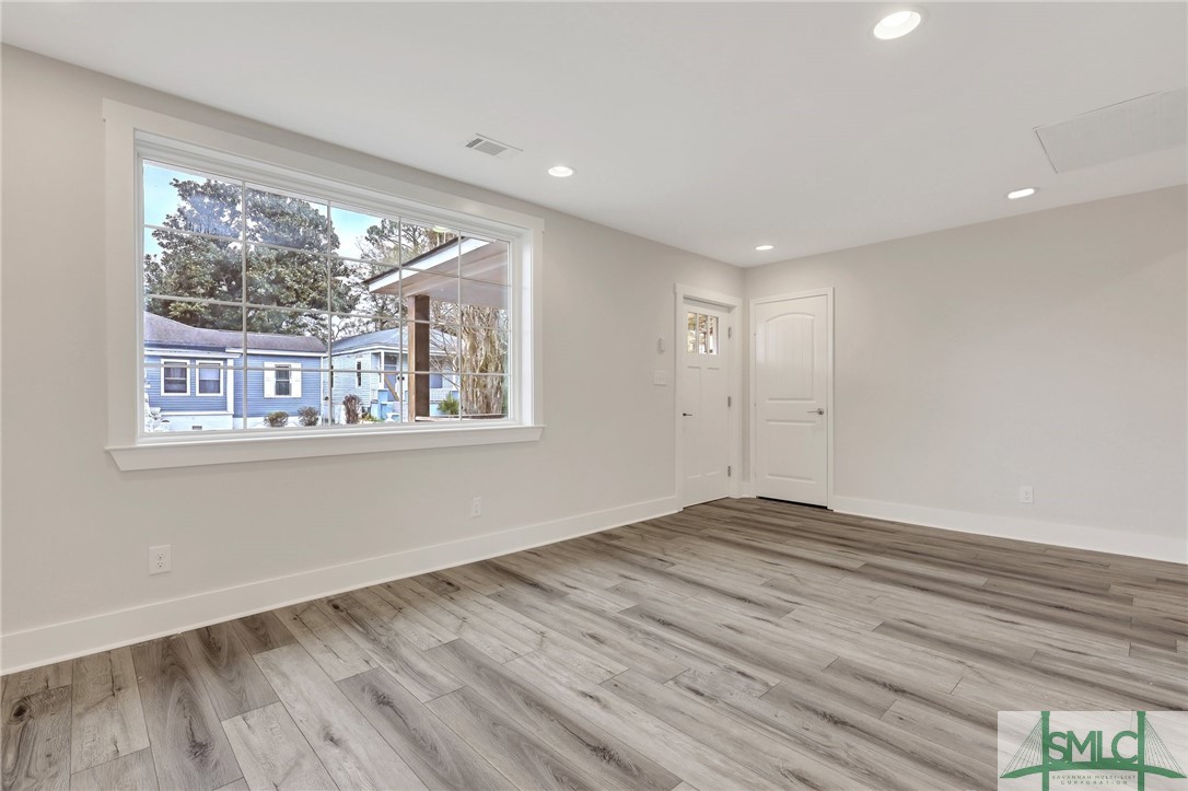 733 W Victory Drive