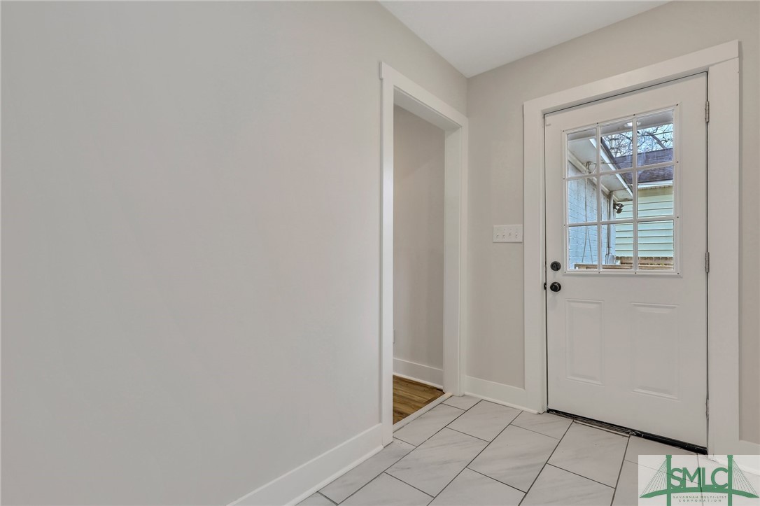 733 W Victory Drive