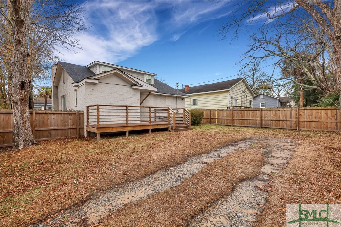 733 W Victory Drive