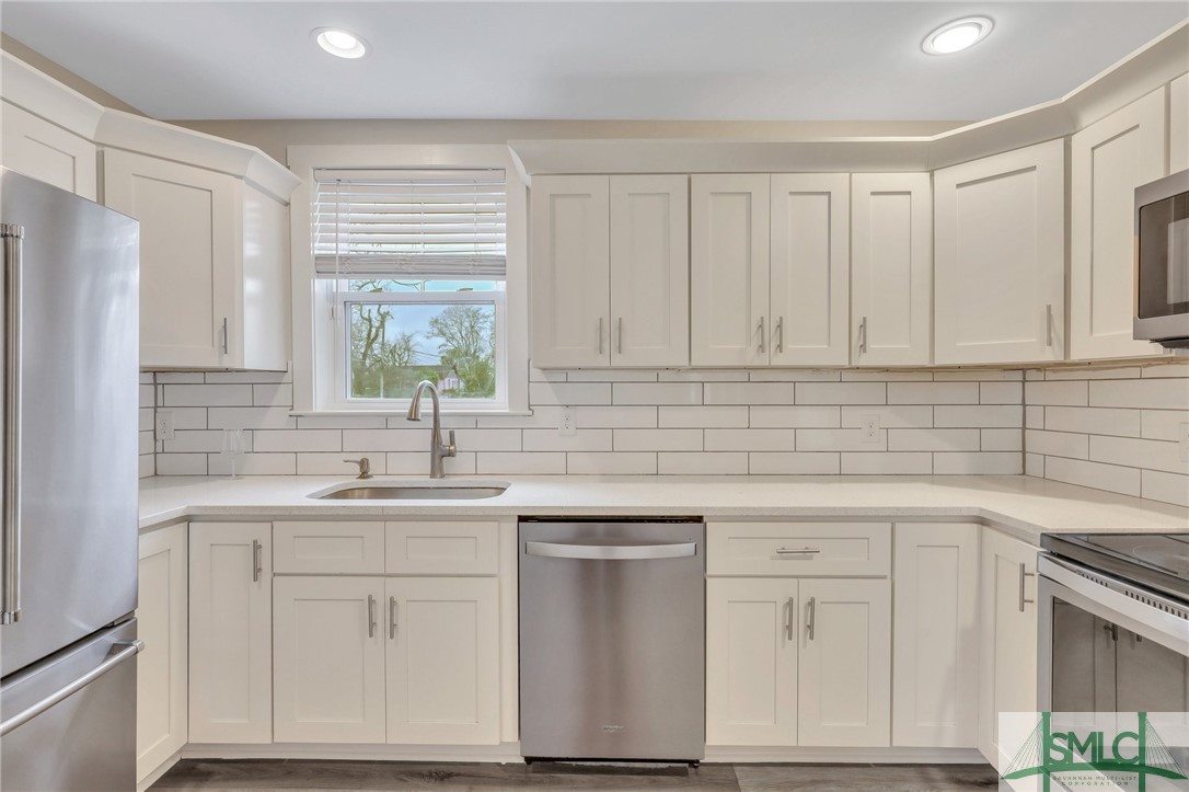 733 W Victory Drive