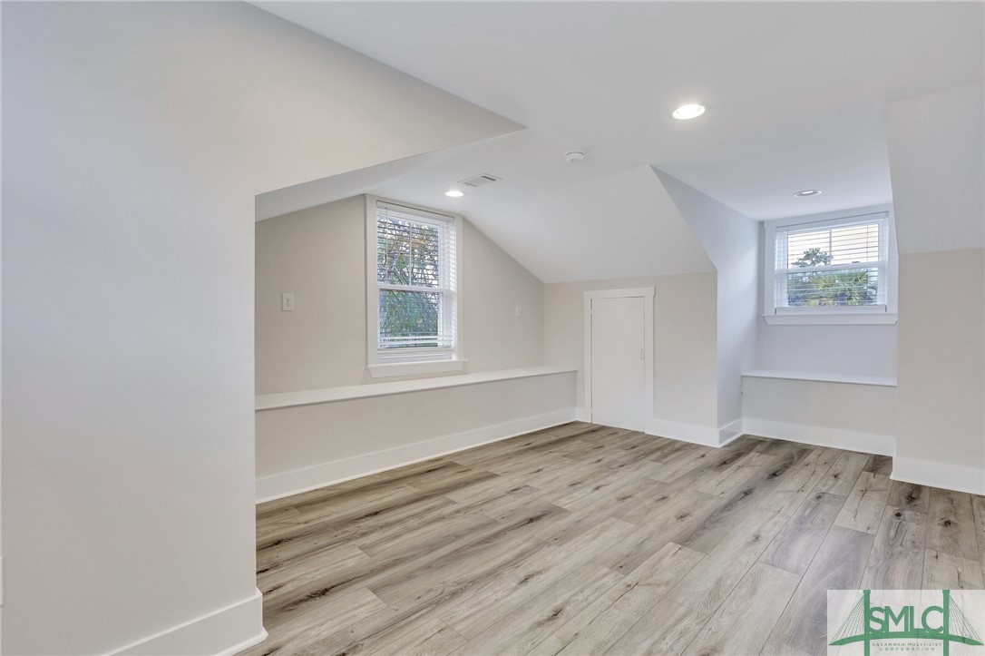 733 W Victory Drive