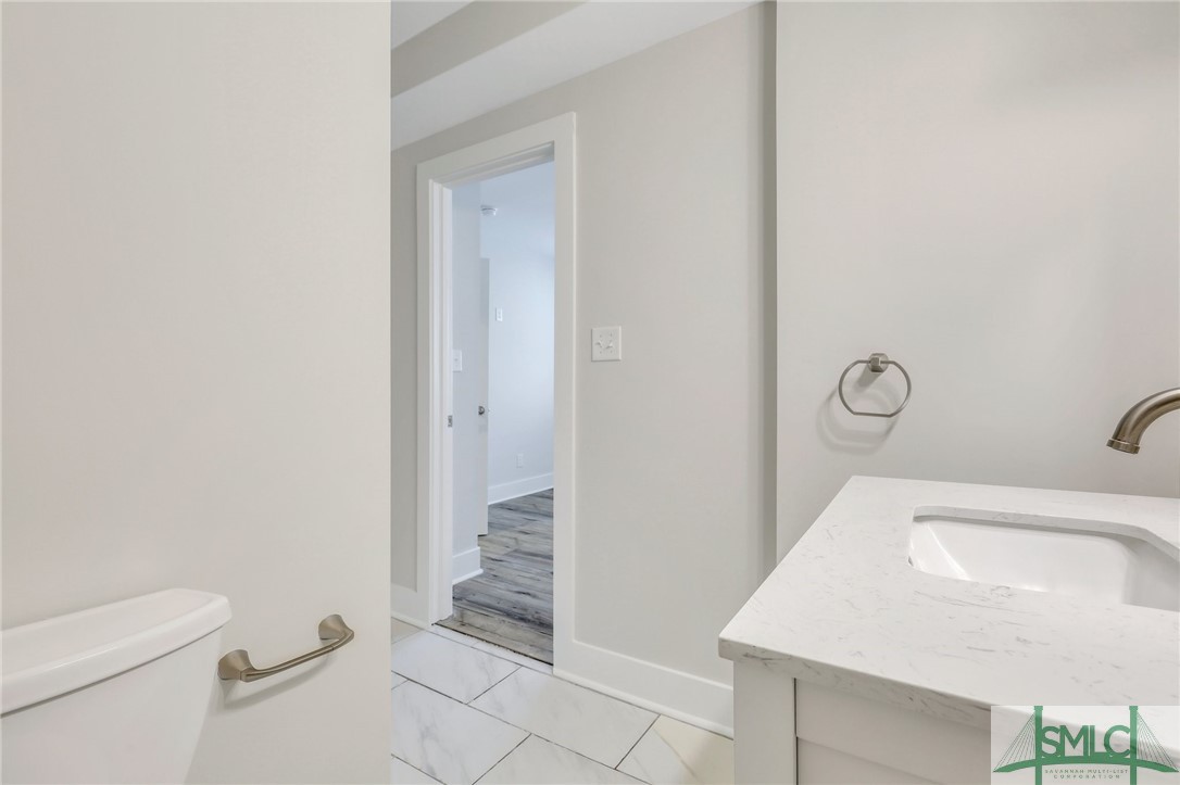 733 W Victory Drive