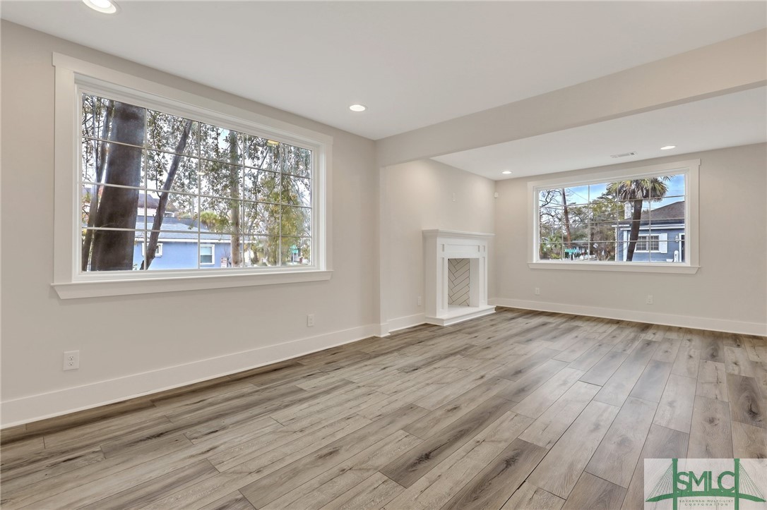 733 W Victory Drive
