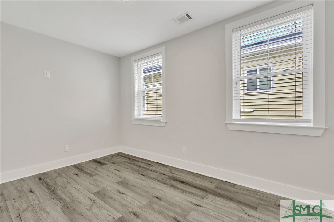 733 W Victory Drive