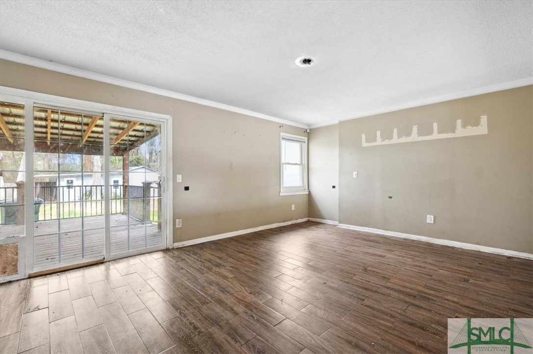 824 kelly Drive
