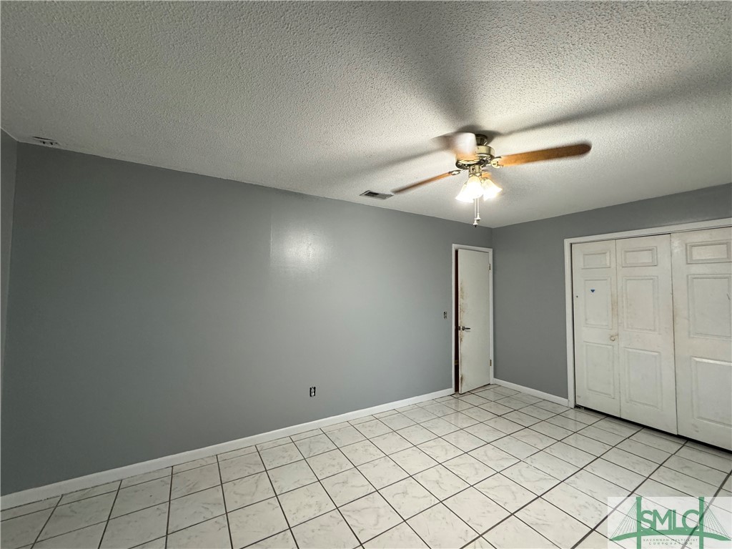 824 kelly Drive