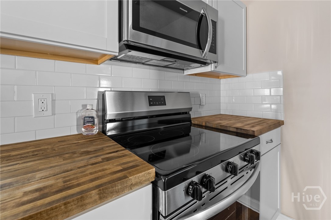 819 W 42nd Street