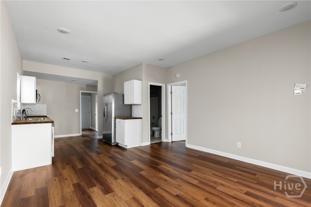 819 W 42nd Street