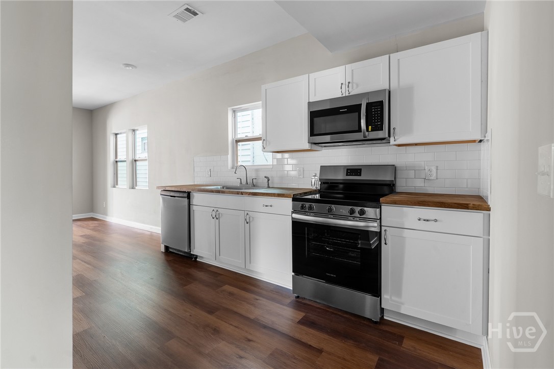 819 W 42nd Street