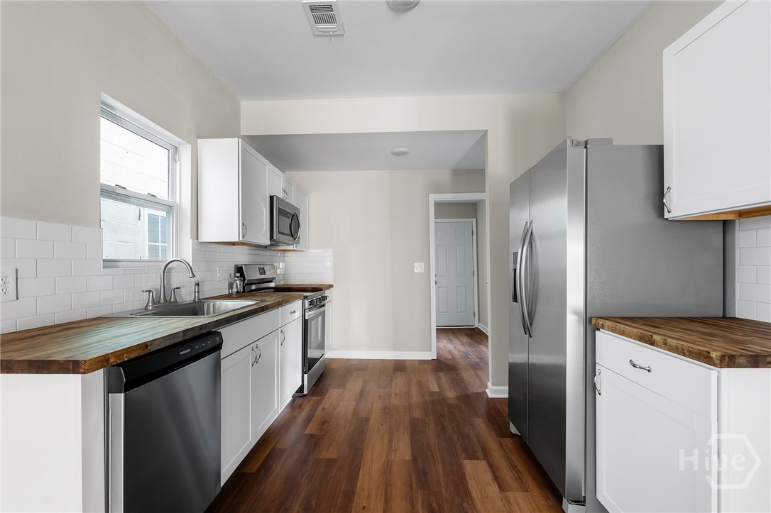 819 W 42nd Street