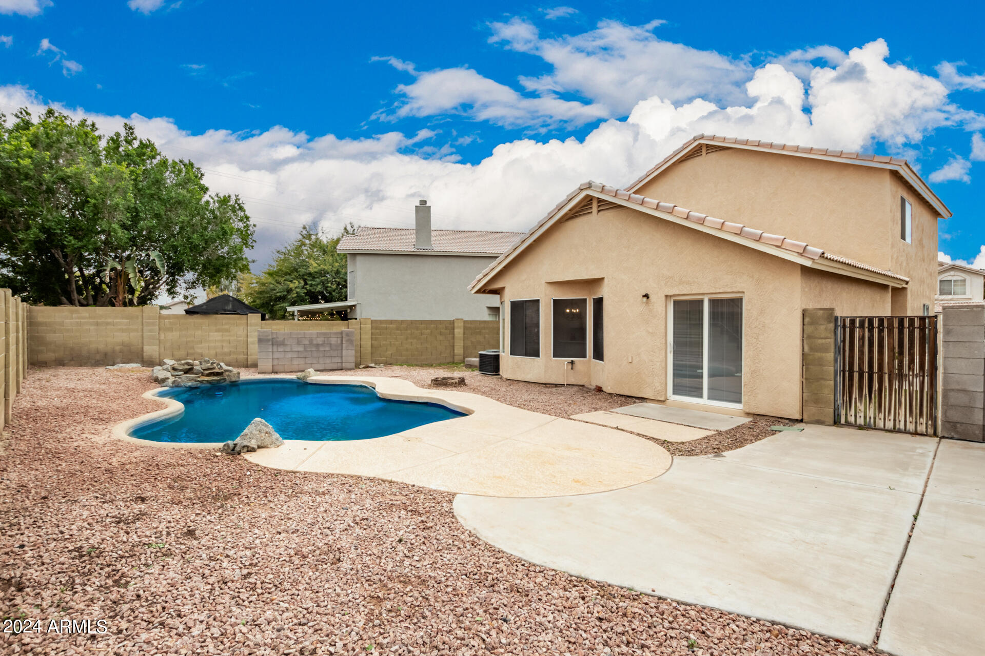 829 N BLUEJAY Drive
