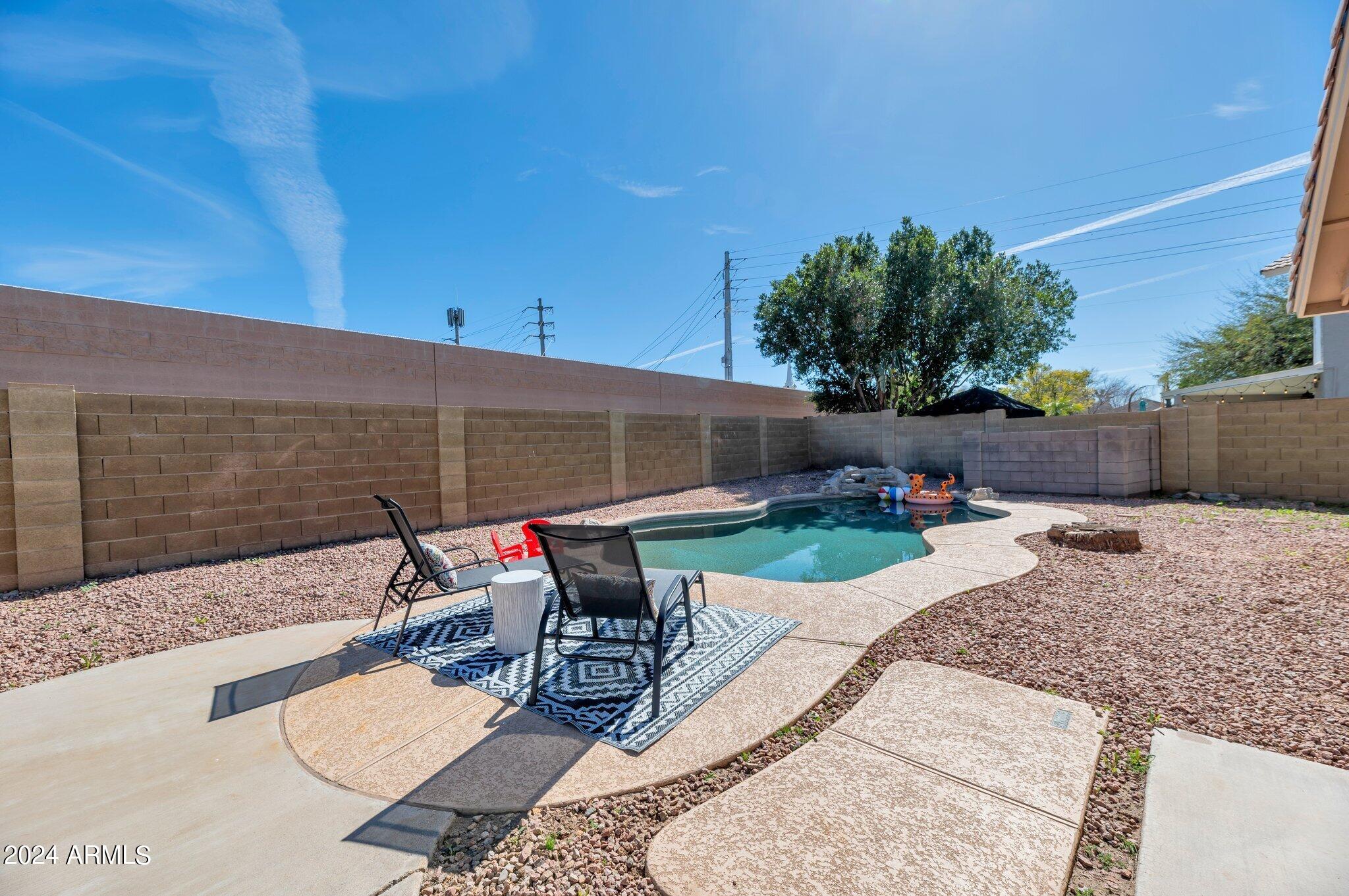 829 N BLUEJAY Drive