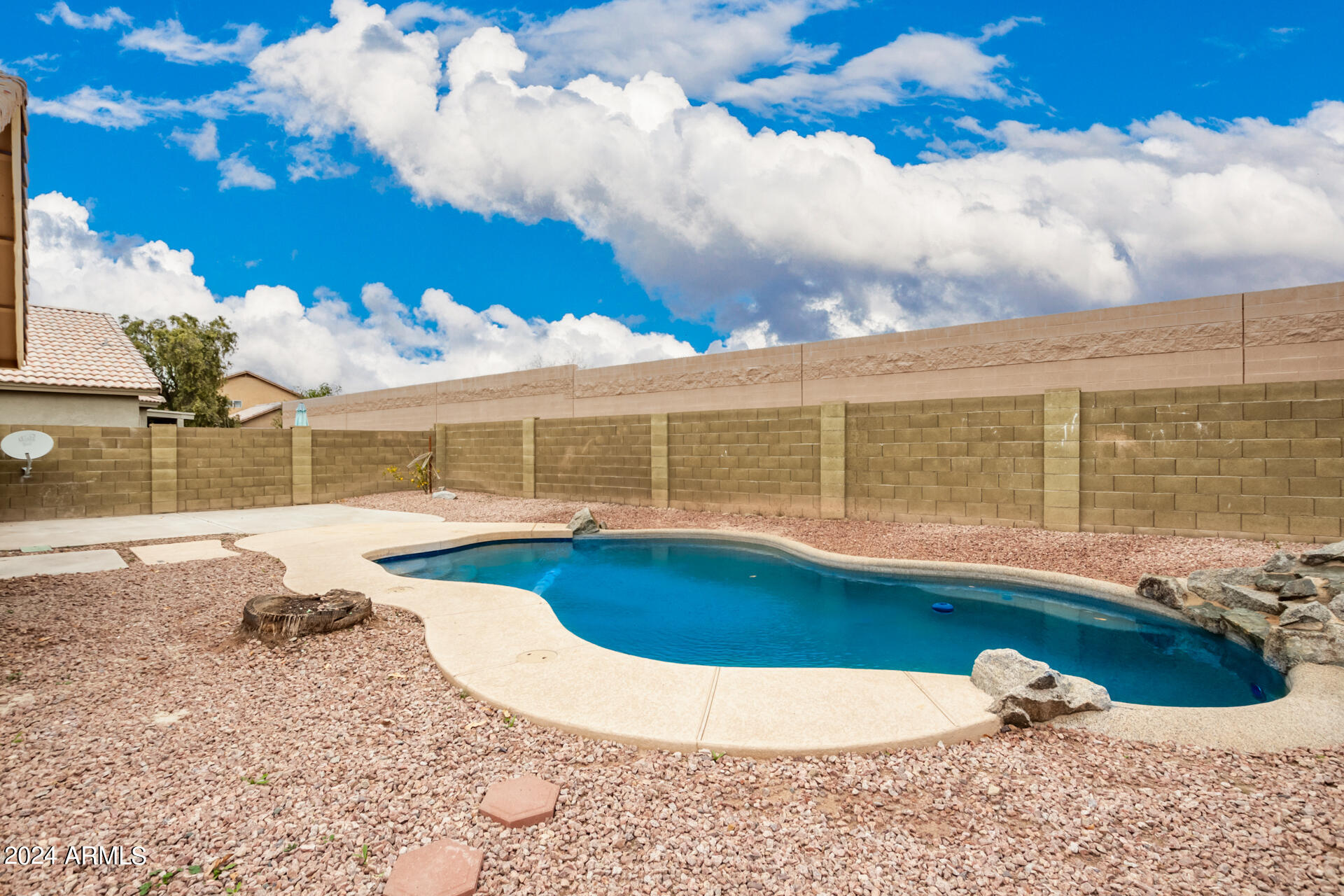 829 N BLUEJAY Drive