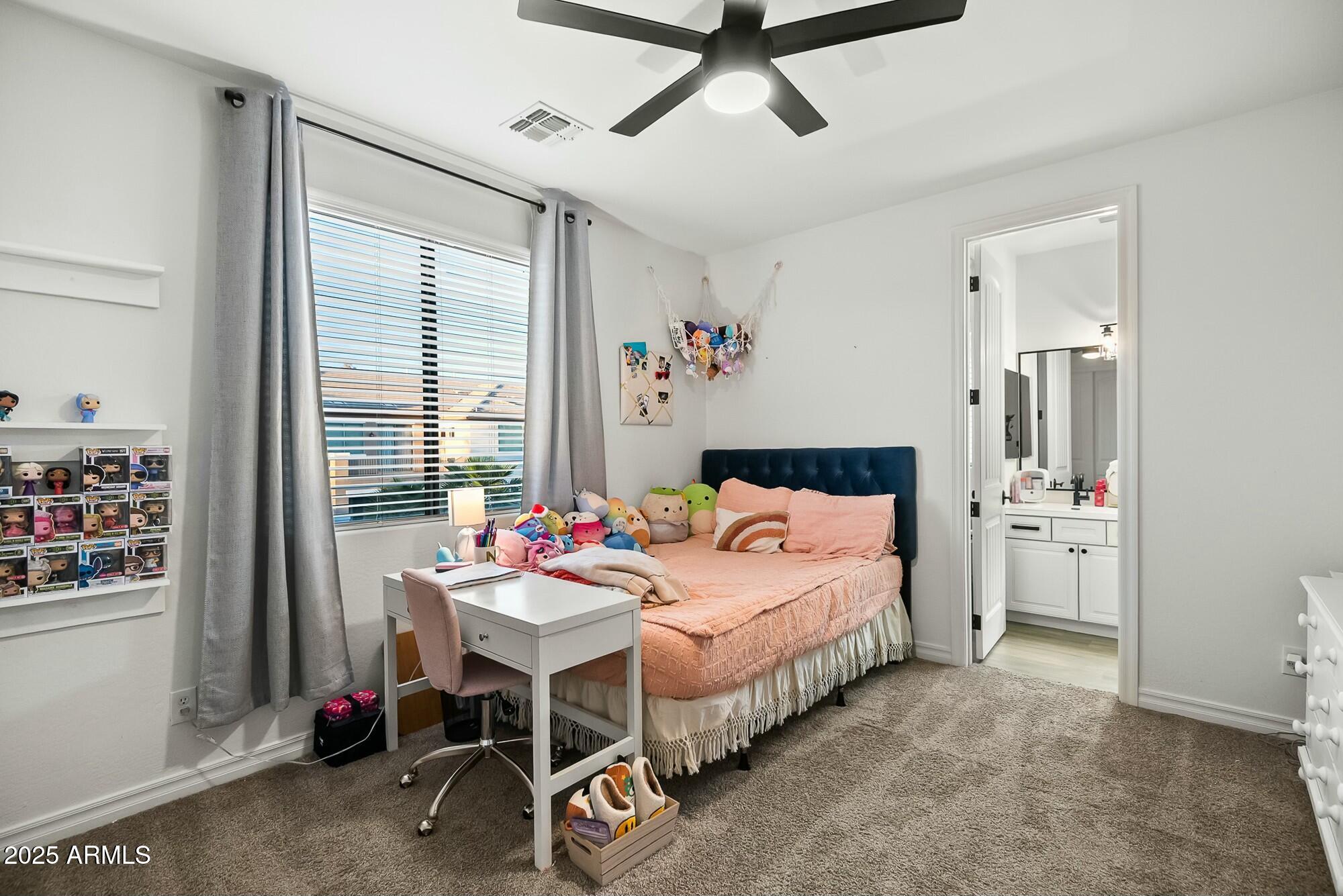 2484 E Lodgepole Drive