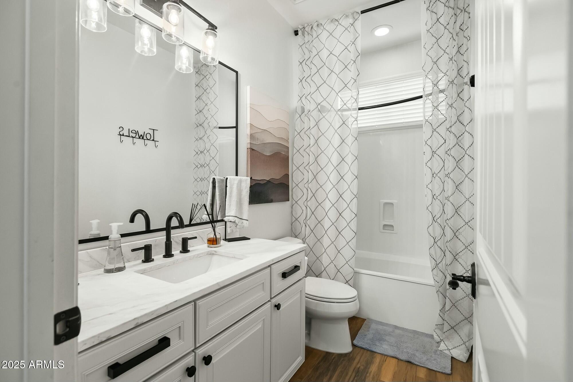 2484 E Lodgepole Drive