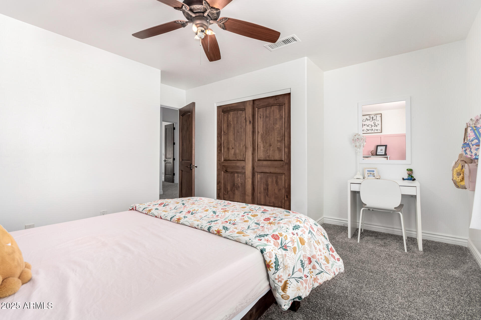 2863 E MALLORY Street