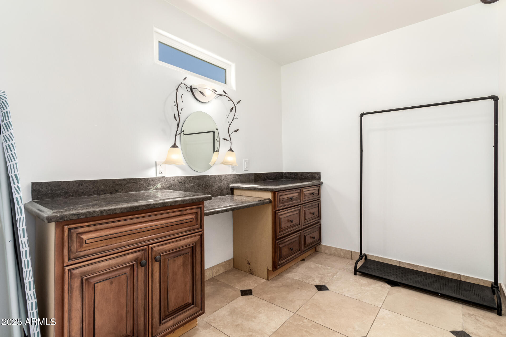 2863 E MALLORY Street