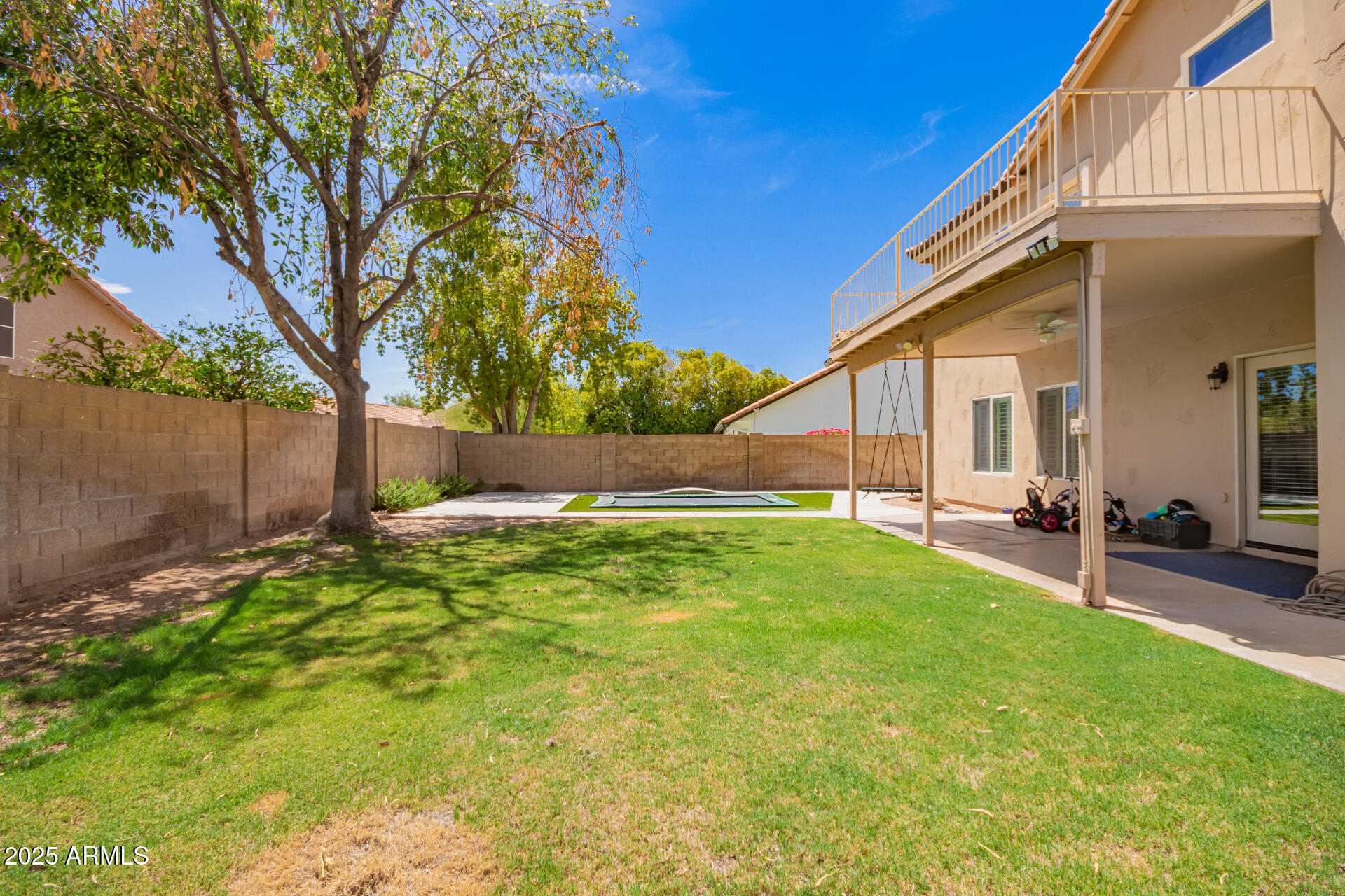 2863 E MALLORY Street