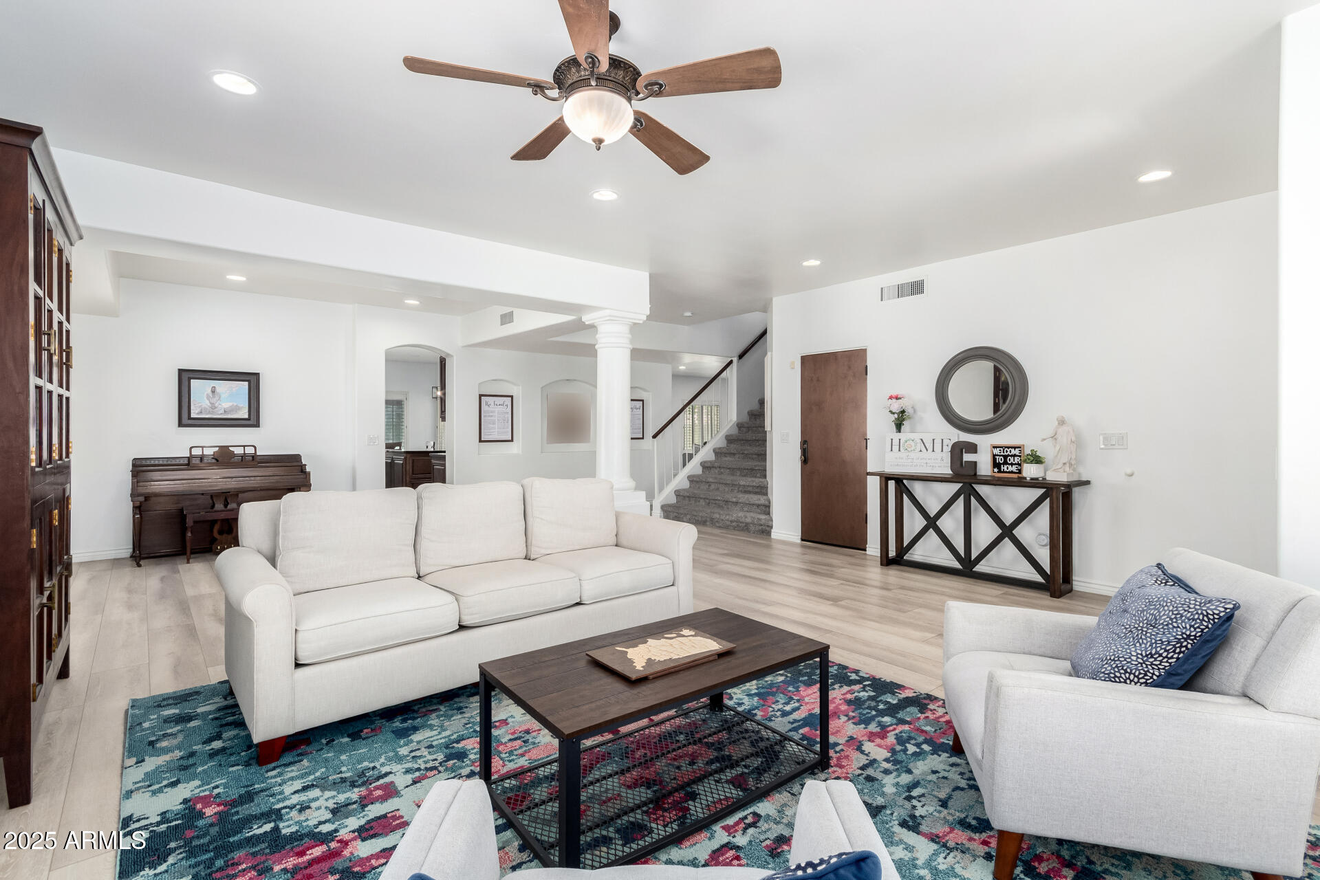 2863 E MALLORY Street