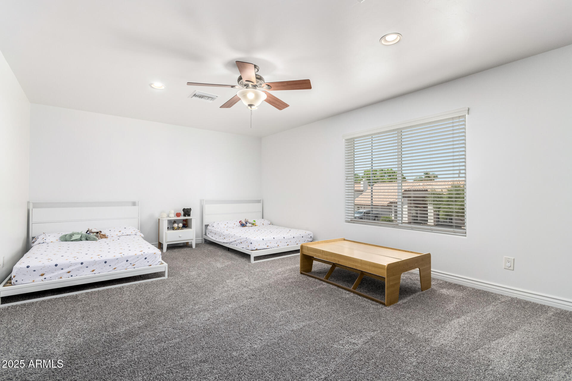 2863 E MALLORY Street