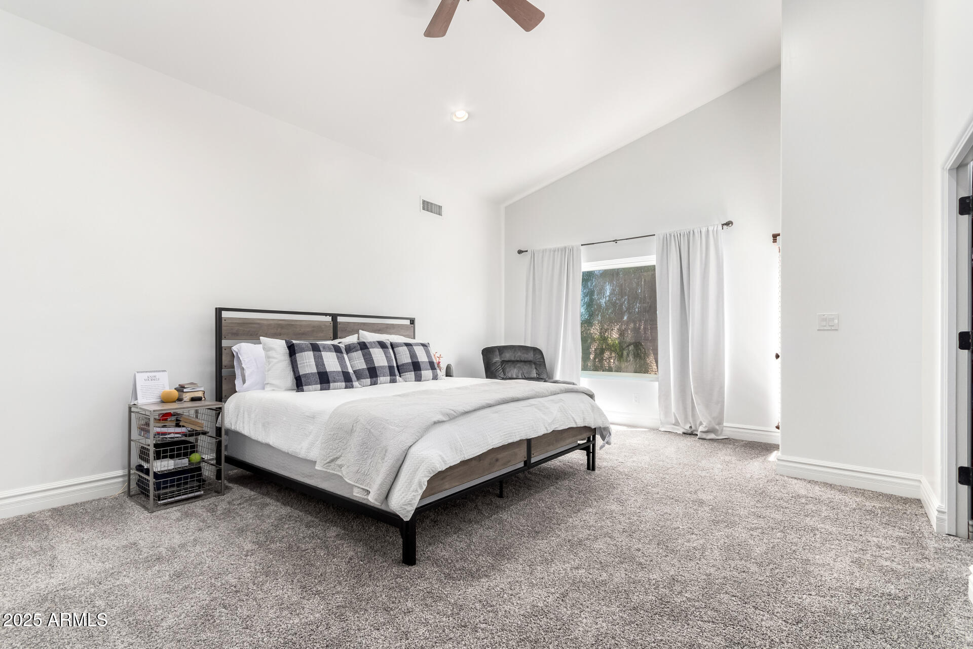 2863 E MALLORY Street