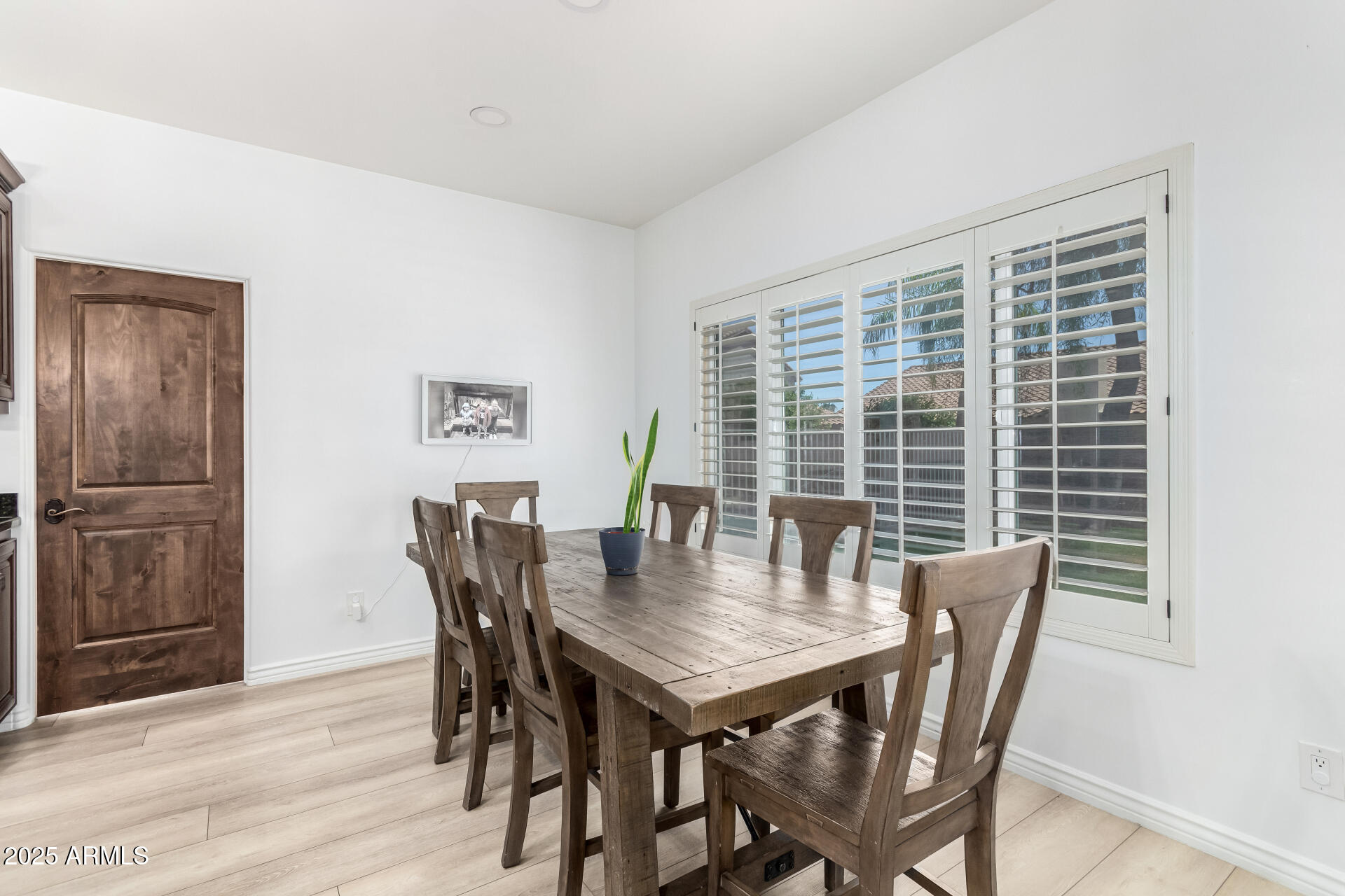 2863 E MALLORY Street