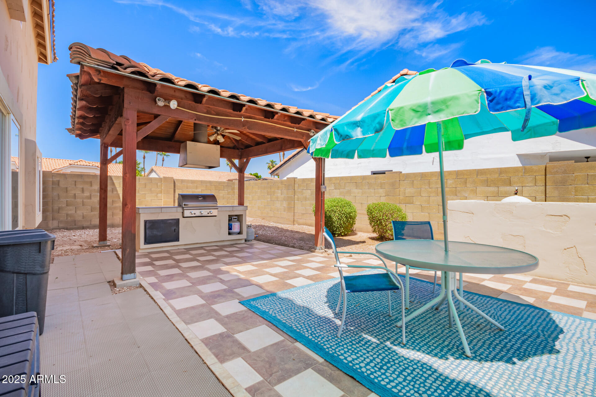 2863 E MALLORY Street