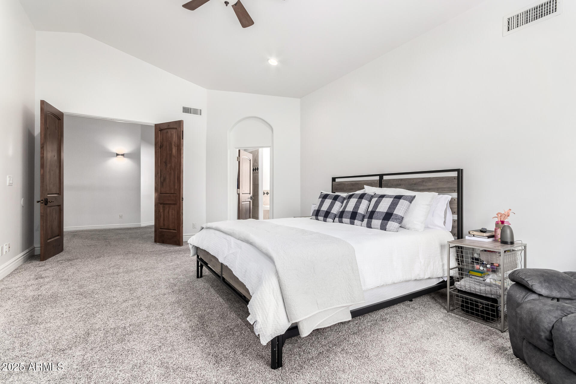 2863 E MALLORY Street