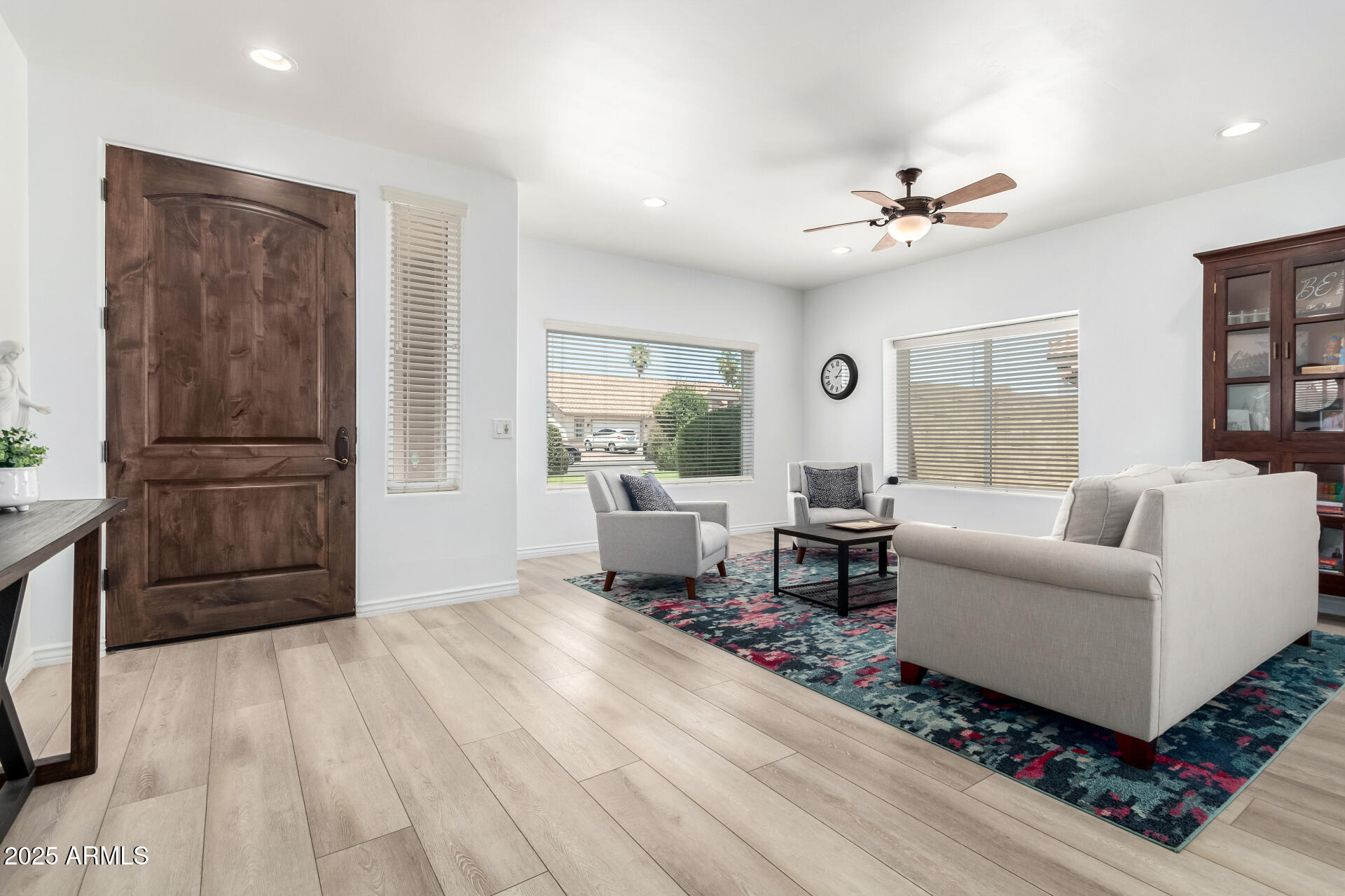 2863 E MALLORY Street