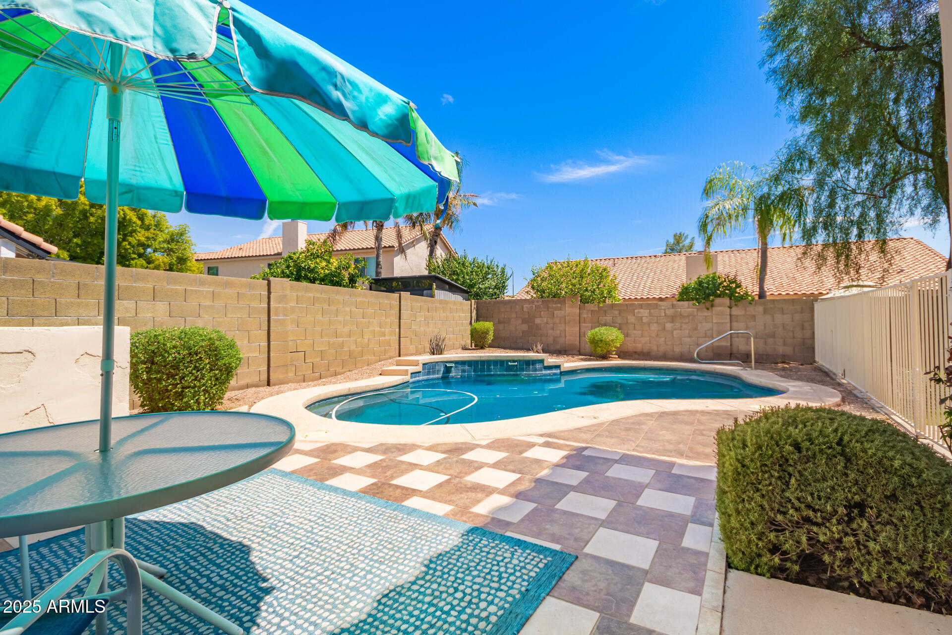 2863 E MALLORY Street